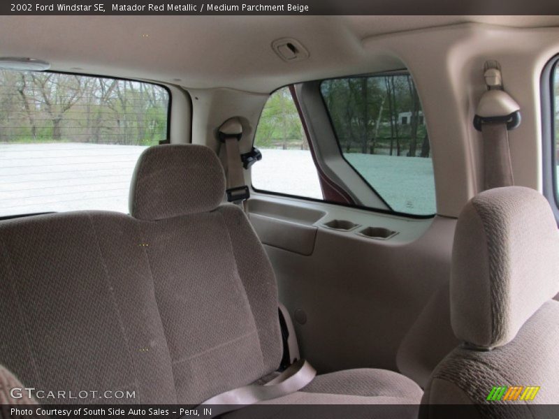 Matador Red Metallic / Medium Parchment Beige 2002 Ford Windstar SE