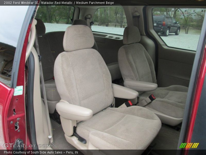 Matador Red Metallic / Medium Parchment Beige 2002 Ford Windstar SE