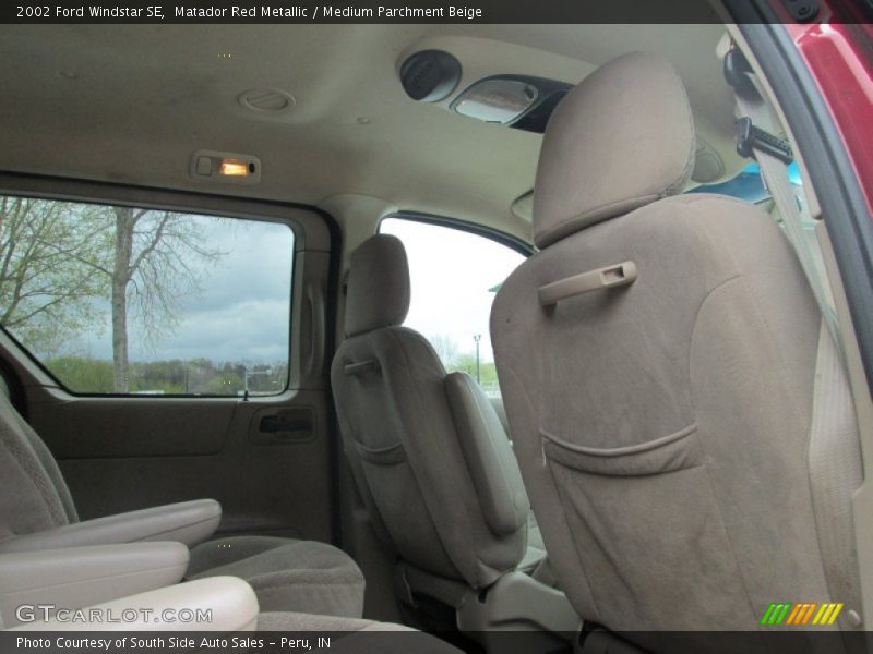 Matador Red Metallic / Medium Parchment Beige 2002 Ford Windstar SE