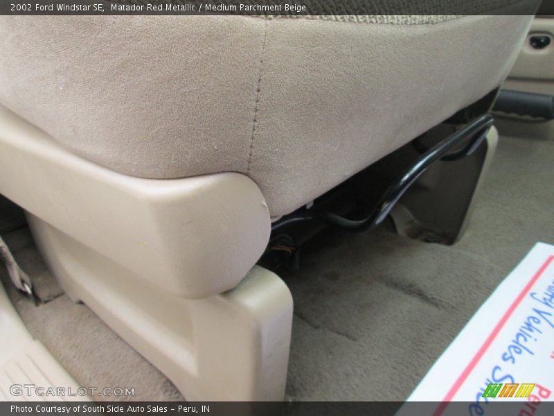 Matador Red Metallic / Medium Parchment Beige 2002 Ford Windstar SE