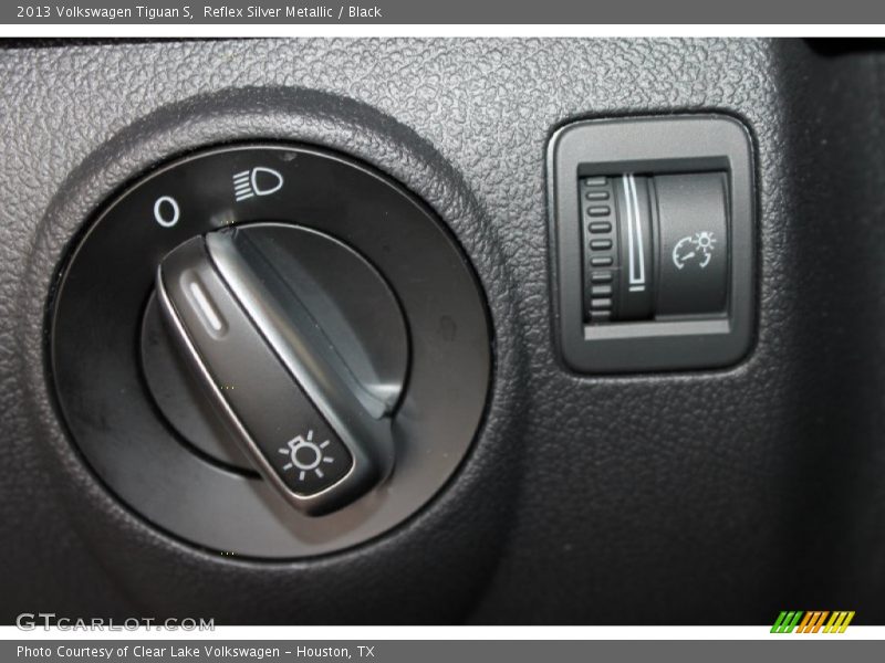 Reflex Silver Metallic / Black 2013 Volkswagen Tiguan S