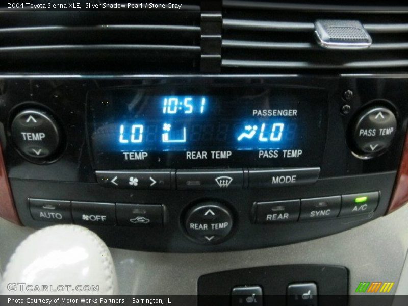 Silver Shadow Pearl / Stone Gray 2004 Toyota Sienna XLE
