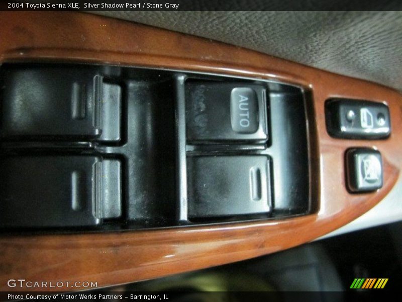 Silver Shadow Pearl / Stone Gray 2004 Toyota Sienna XLE