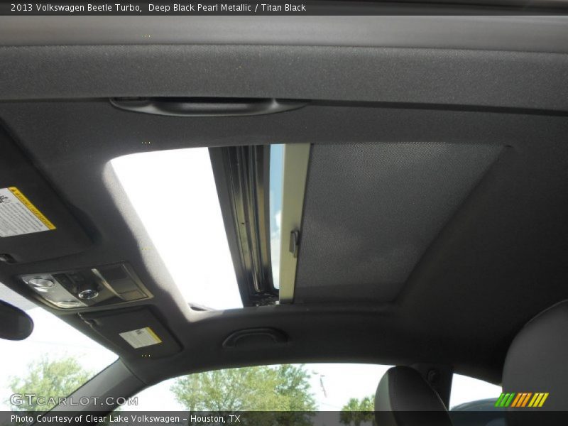 Deep Black Pearl Metallic / Titan Black 2013 Volkswagen Beetle Turbo