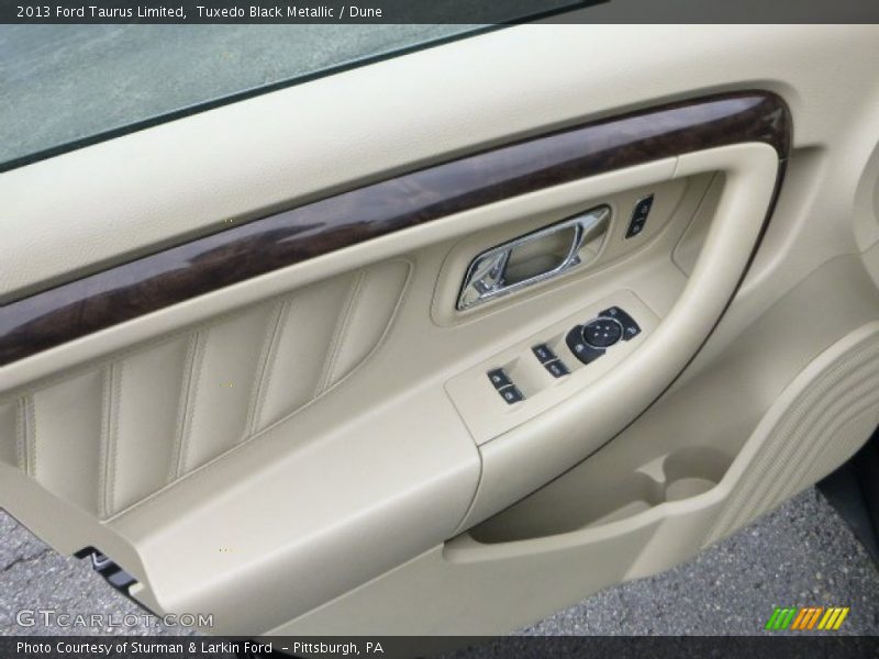 Tuxedo Black Metallic / Dune 2013 Ford Taurus Limited