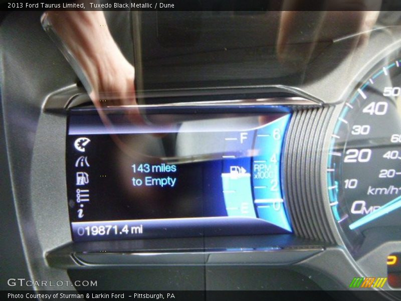 Tuxedo Black Metallic / Dune 2013 Ford Taurus Limited