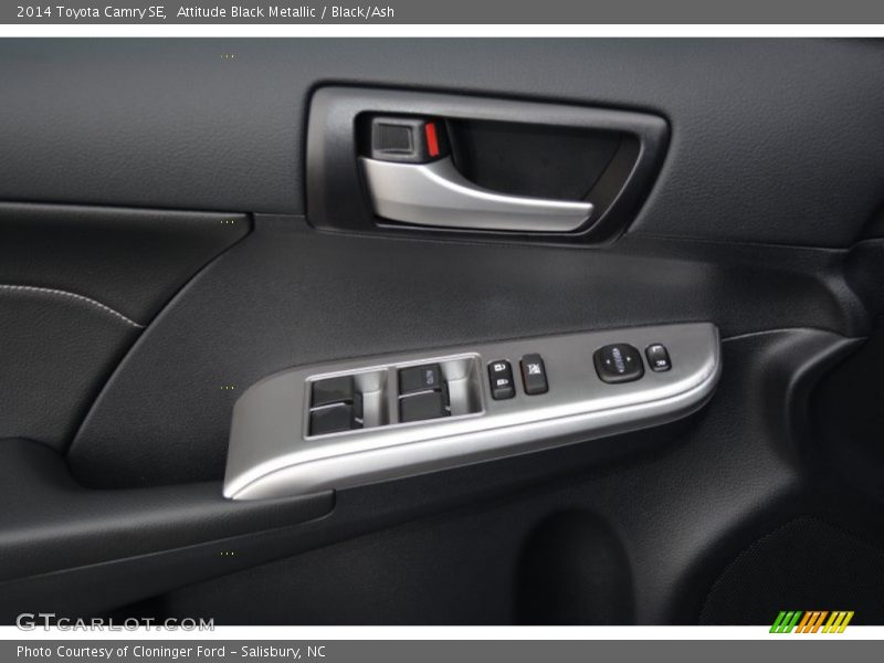 Attitude Black Metallic / Black/Ash 2014 Toyota Camry SE