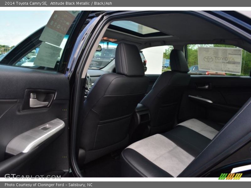 Attitude Black Metallic / Black/Ash 2014 Toyota Camry SE