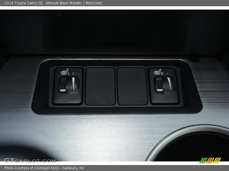 Attitude Black Metallic / Black/Ash 2014 Toyota Camry SE