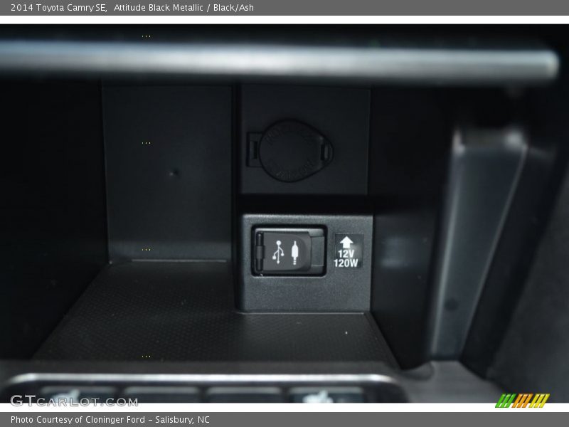 Attitude Black Metallic / Black/Ash 2014 Toyota Camry SE