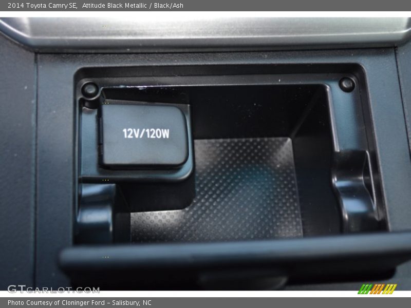 Attitude Black Metallic / Black/Ash 2014 Toyota Camry SE