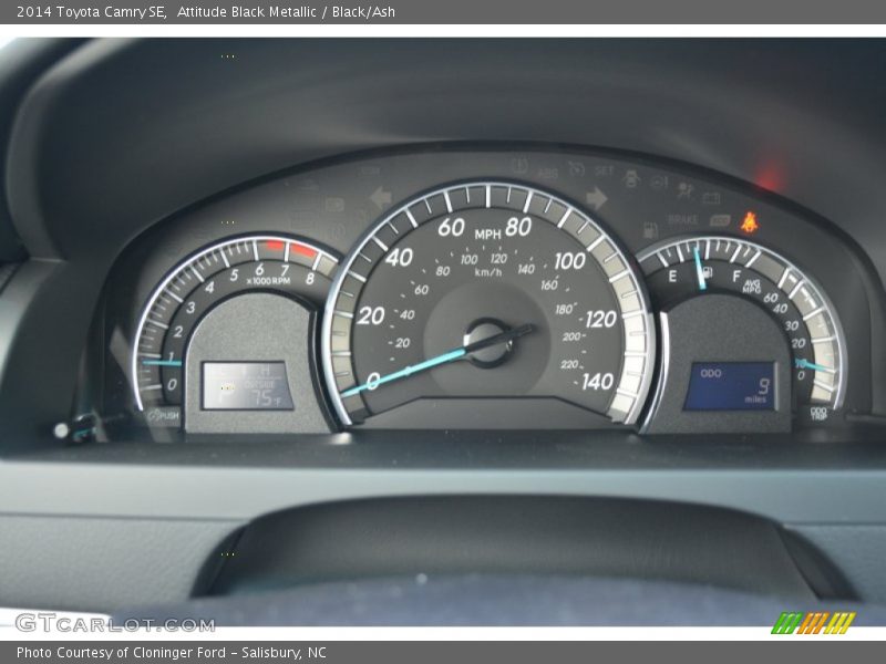 Attitude Black Metallic / Black/Ash 2014 Toyota Camry SE