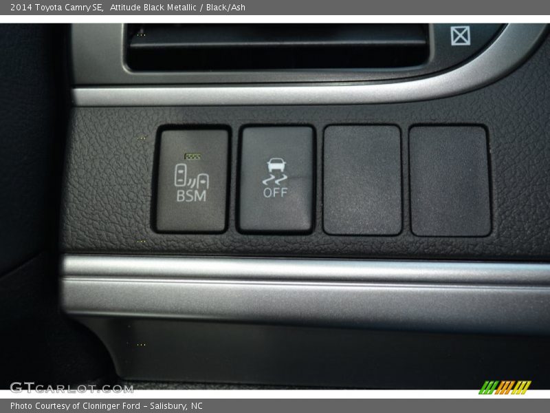 Attitude Black Metallic / Black/Ash 2014 Toyota Camry SE