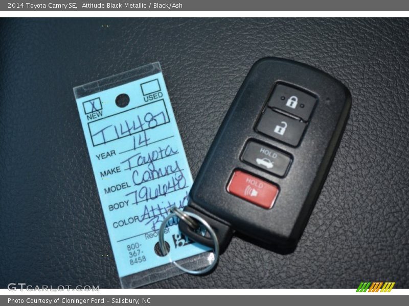 Attitude Black Metallic / Black/Ash 2014 Toyota Camry SE