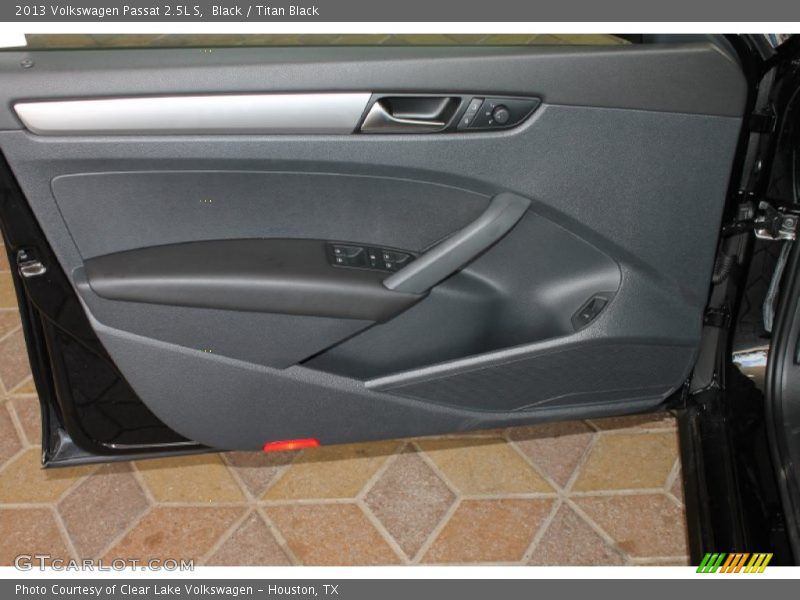 Black / Titan Black 2013 Volkswagen Passat 2.5L S