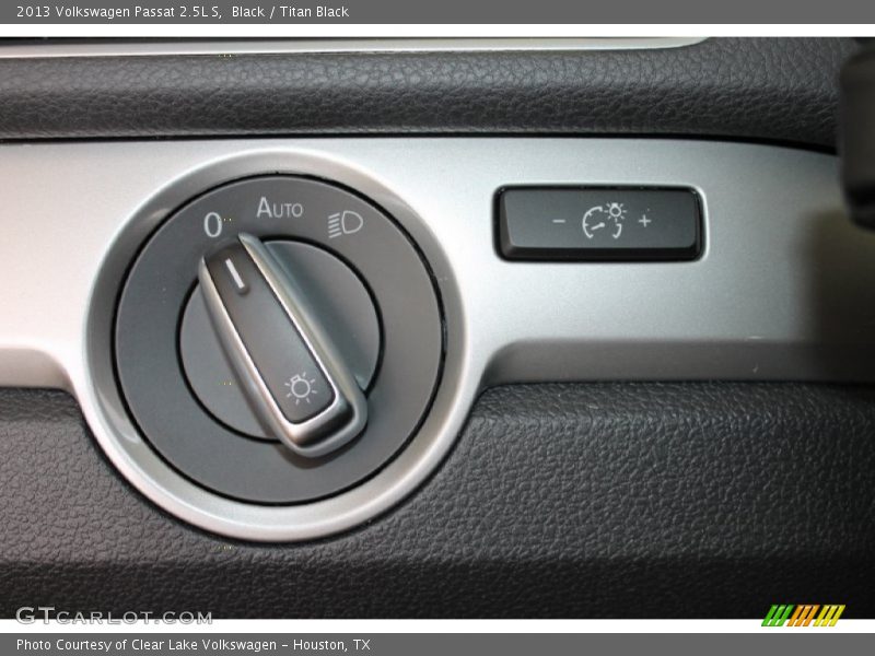 Black / Titan Black 2013 Volkswagen Passat 2.5L S
