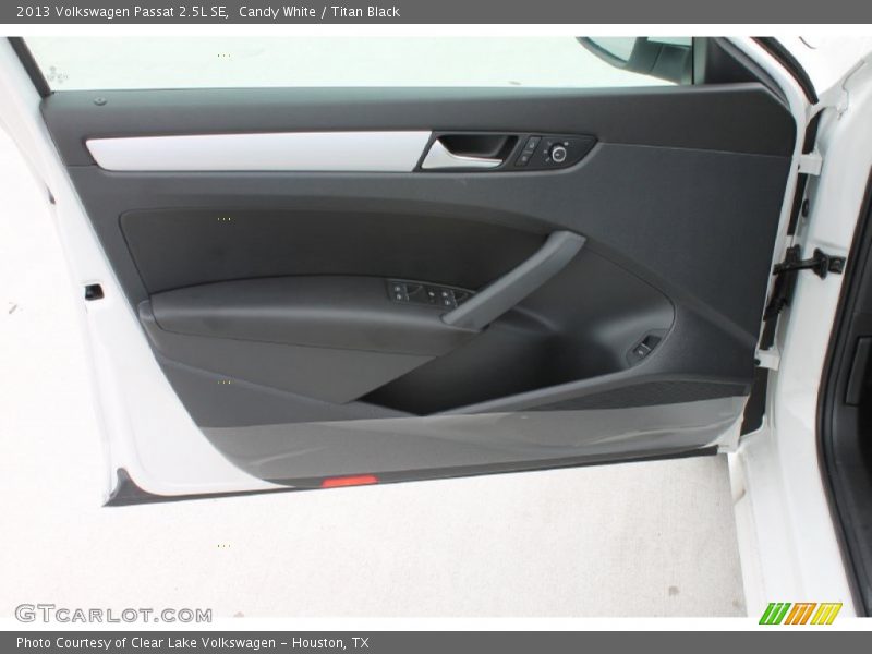 Candy White / Titan Black 2013 Volkswagen Passat 2.5L SE