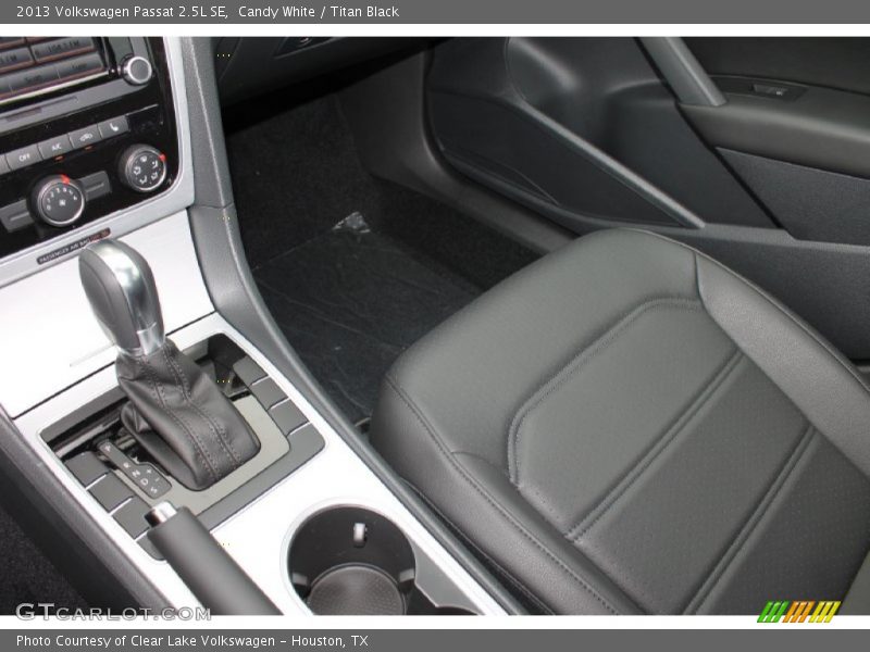 Candy White / Titan Black 2013 Volkswagen Passat 2.5L SE