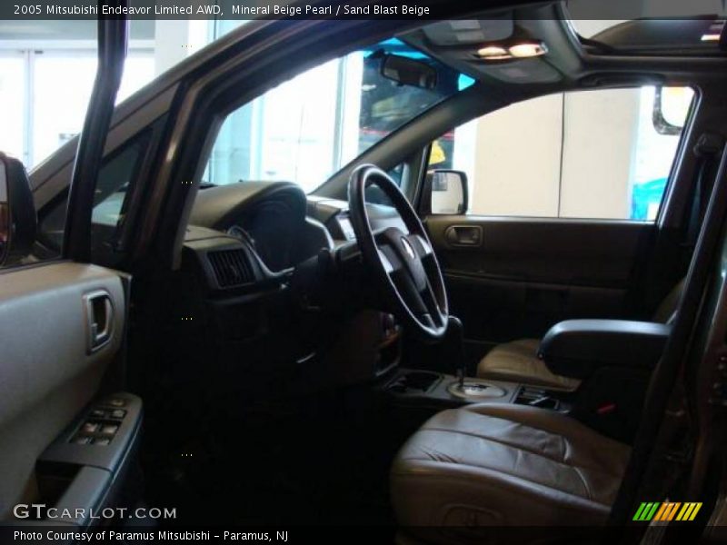 Mineral Beige Pearl / Sand Blast Beige 2005 Mitsubishi Endeavor Limited AWD