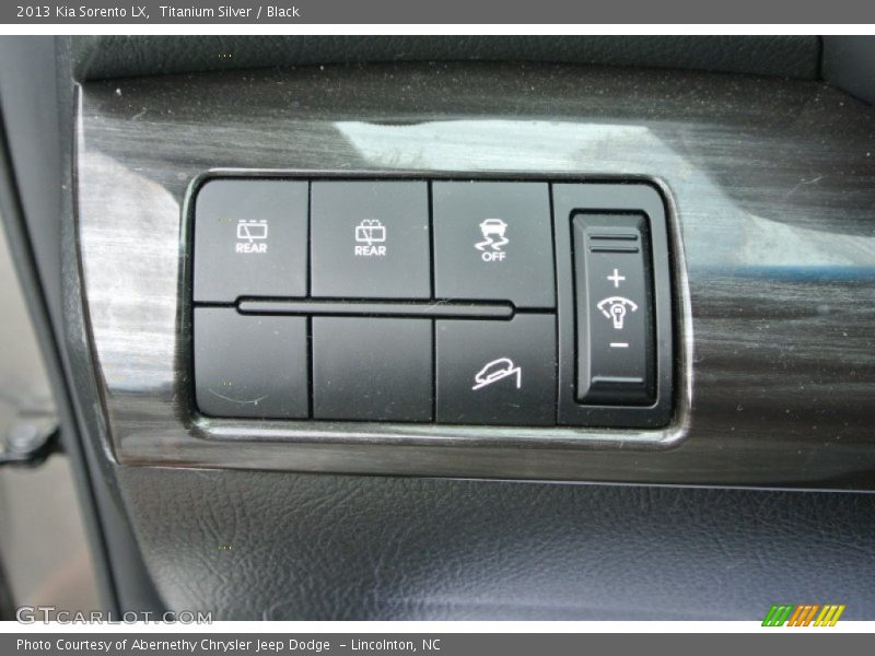 Titanium Silver / Black 2013 Kia Sorento LX