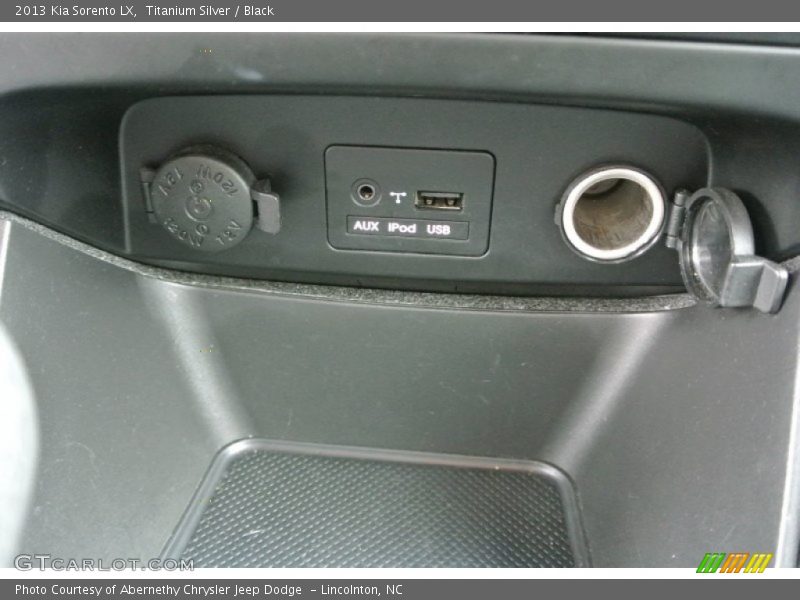 Titanium Silver / Black 2013 Kia Sorento LX