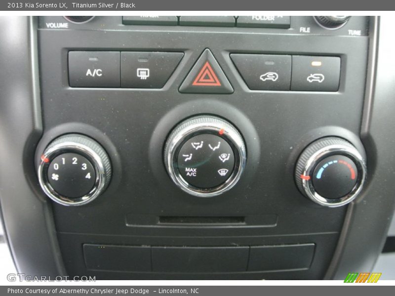 Titanium Silver / Black 2013 Kia Sorento LX