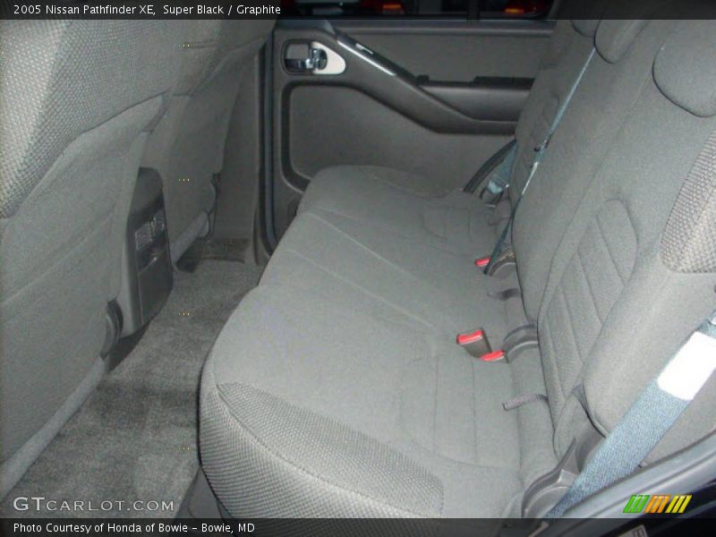 Super Black / Graphite 2005 Nissan Pathfinder XE