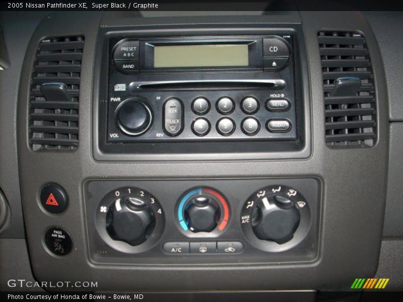 Super Black / Graphite 2005 Nissan Pathfinder XE