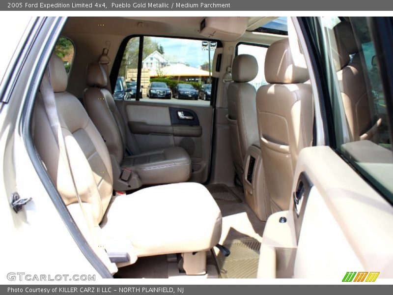 Pueblo Gold Metallic / Medium Parchment 2005 Ford Expedition Limited 4x4