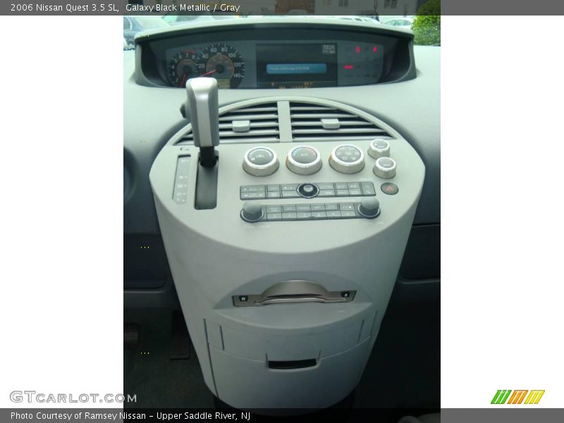 Galaxy Black Metallic / Gray 2006 Nissan Quest 3.5 SL