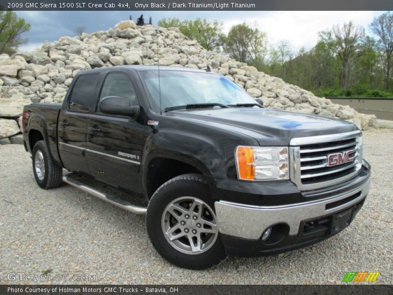 Front 3/4 View of 2009 Sierra 1500 SLT Crew Cab 4x4