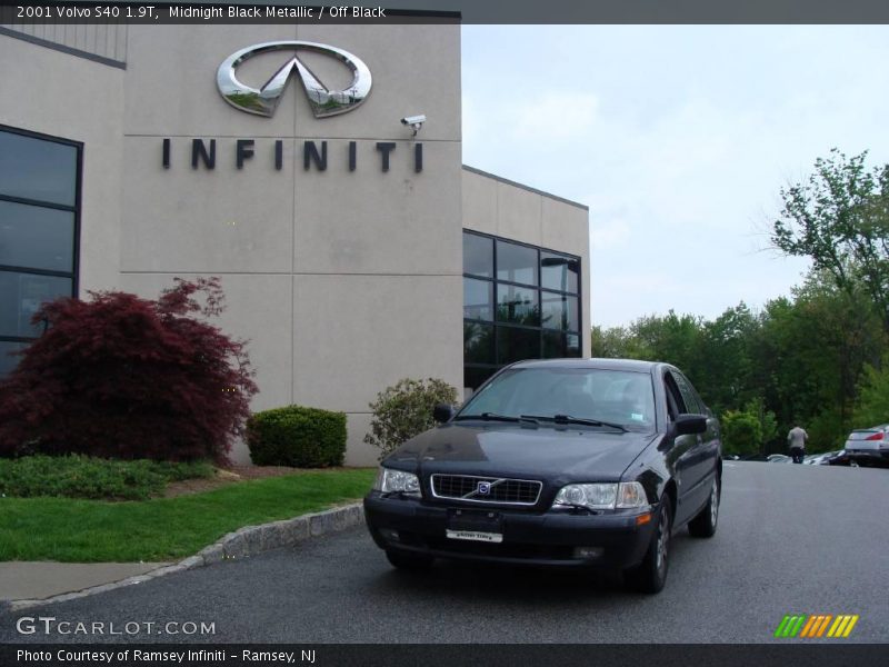 Midnight Black Metallic / Off Black 2001 Volvo S40 1.9T