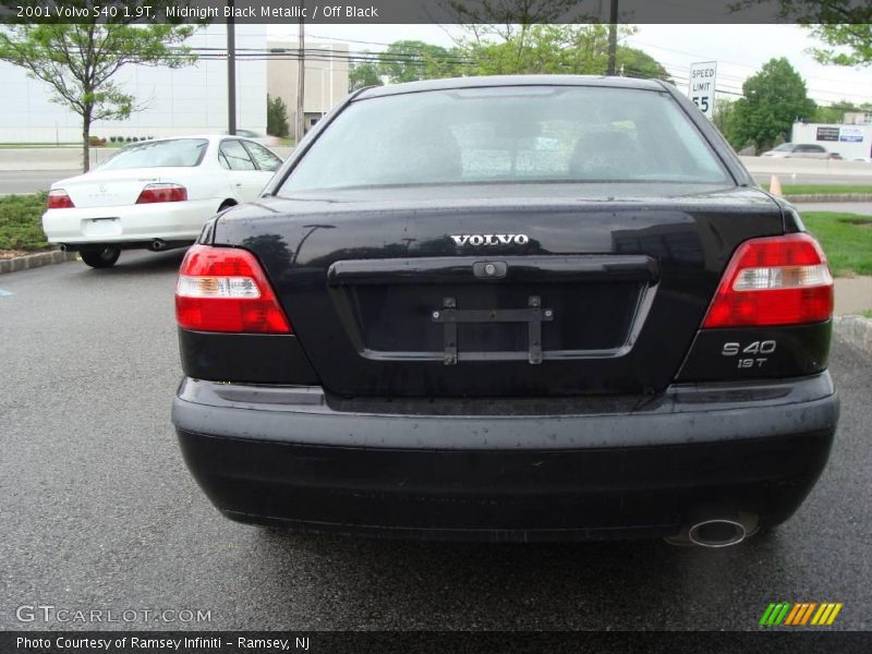 Midnight Black Metallic / Off Black 2001 Volvo S40 1.9T