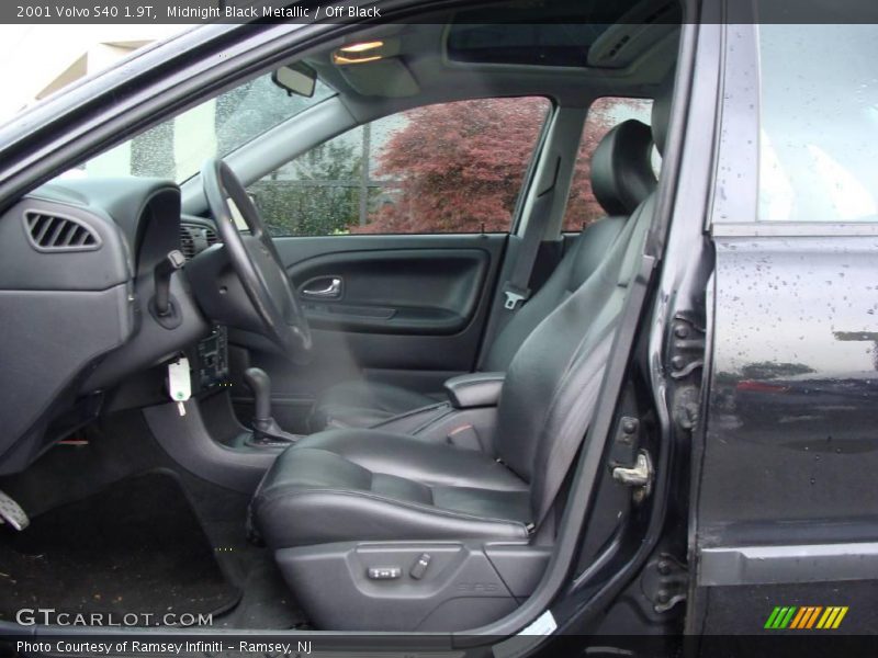 Midnight Black Metallic / Off Black 2001 Volvo S40 1.9T