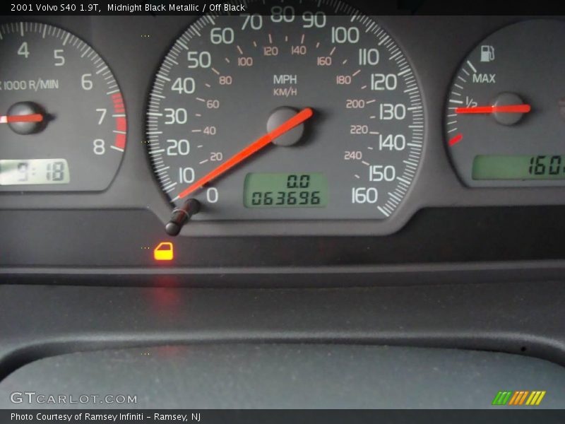 Midnight Black Metallic / Off Black 2001 Volvo S40 1.9T