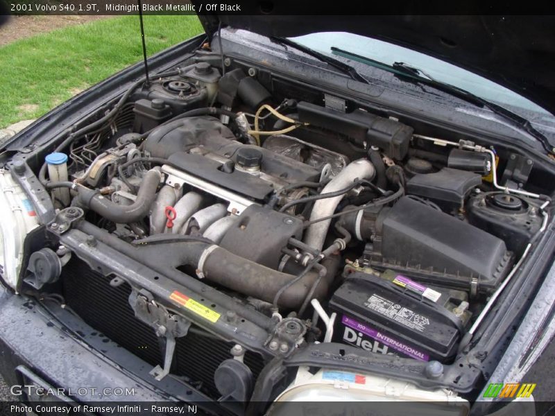 Midnight Black Metallic / Off Black 2001 Volvo S40 1.9T