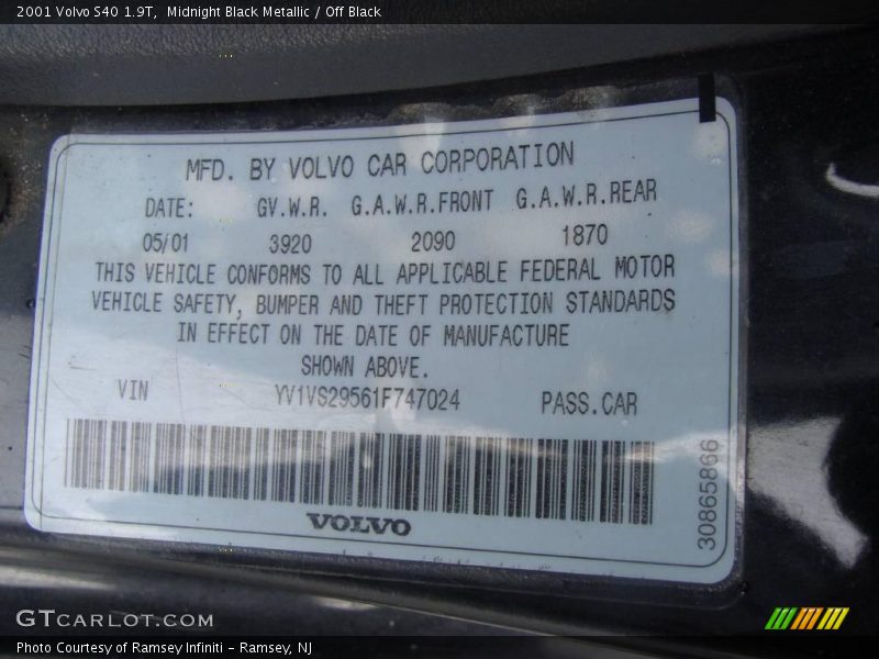 Midnight Black Metallic / Off Black 2001 Volvo S40 1.9T
