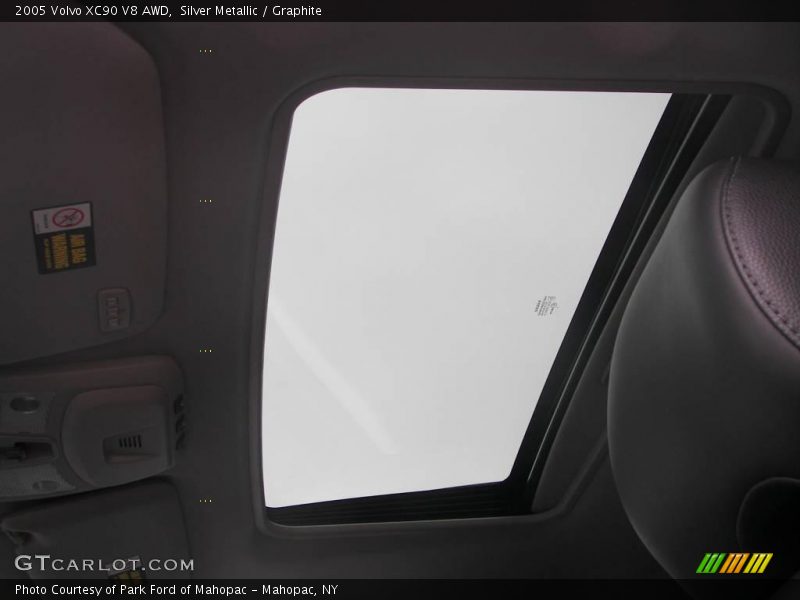 Silver Metallic / Graphite 2005 Volvo XC90 V8 AWD