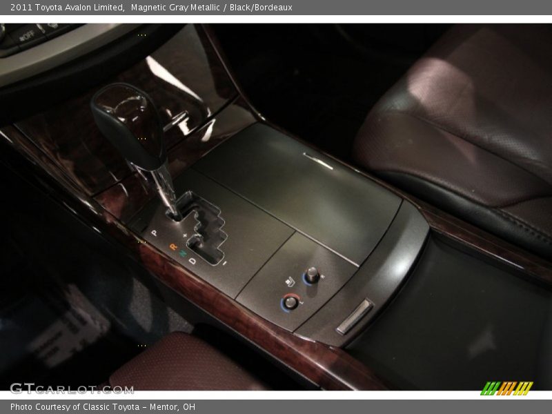 Magnetic Gray Metallic / Black/Bordeaux 2011 Toyota Avalon Limited
