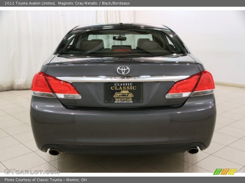 Magnetic Gray Metallic / Black/Bordeaux 2011 Toyota Avalon Limited