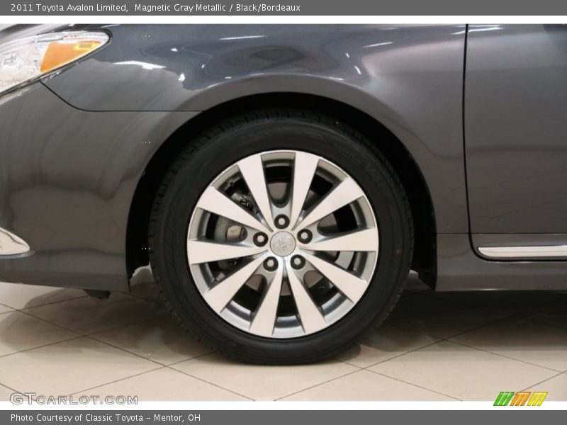 Magnetic Gray Metallic / Black/Bordeaux 2011 Toyota Avalon Limited