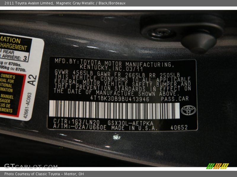 Magnetic Gray Metallic / Black/Bordeaux 2011 Toyota Avalon Limited