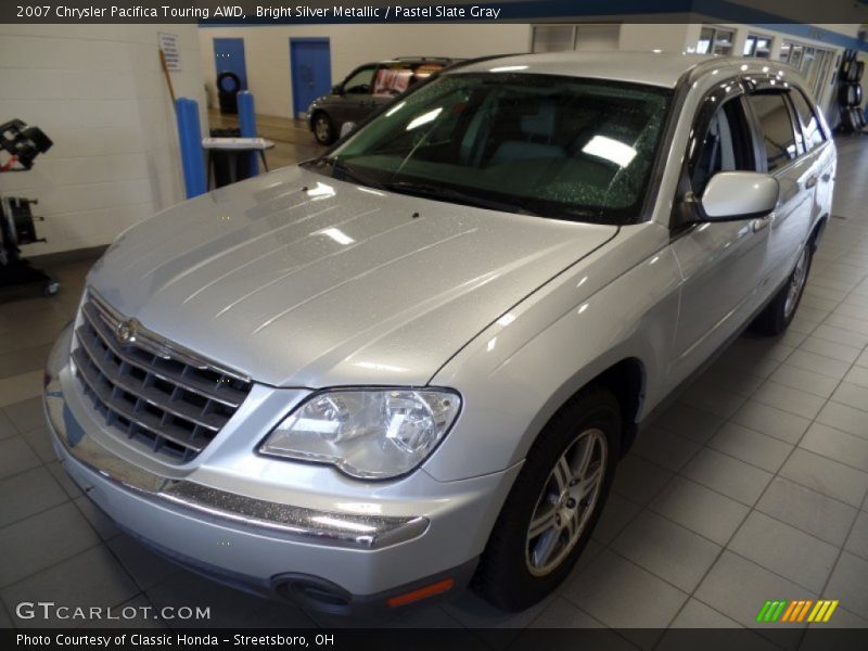 Front 3/4 View of 2007 Pacifica Touring AWD