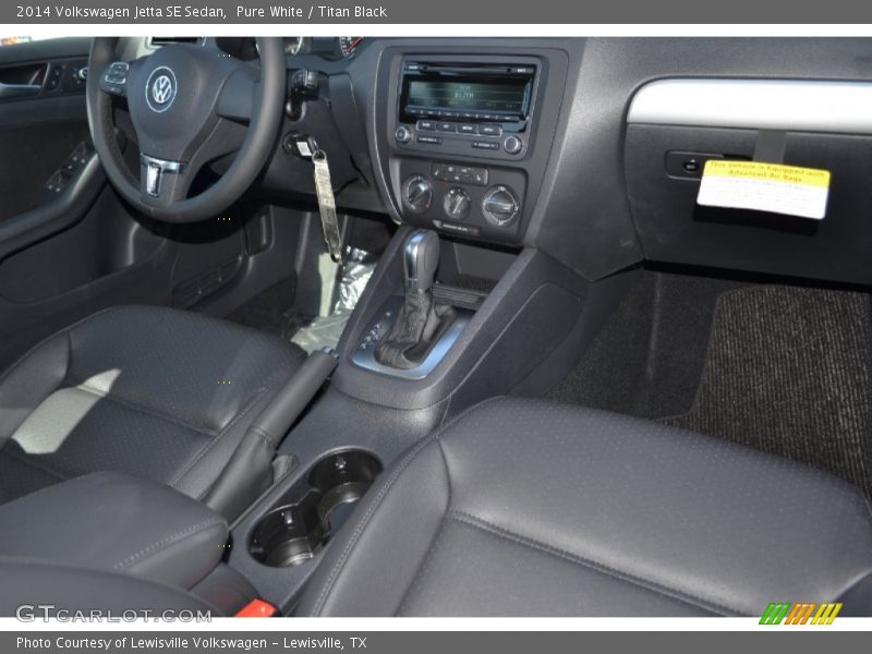 Pure White / Titan Black 2014 Volkswagen Jetta SE Sedan