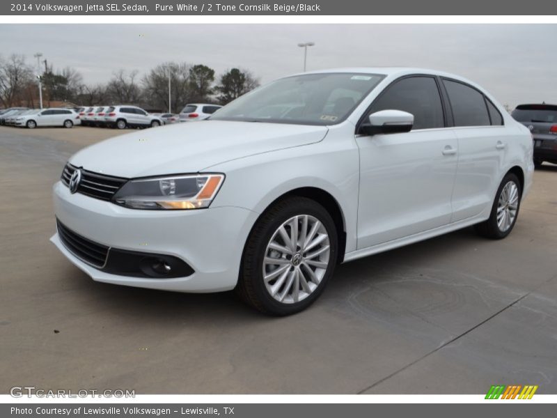 Front 3/4 View of 2014 Jetta SEL Sedan