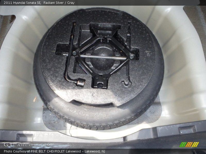 Radiant Silver / Gray 2011 Hyundai Sonata SE