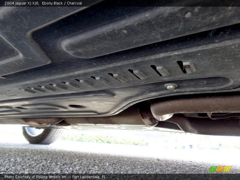 Undercarriage of 2004 XJ XJ8