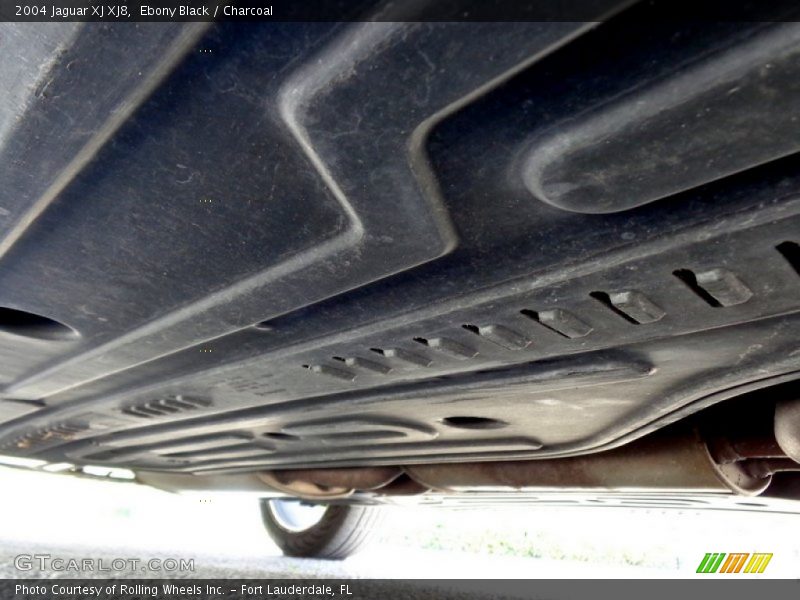 Undercarriage of 2004 XJ XJ8