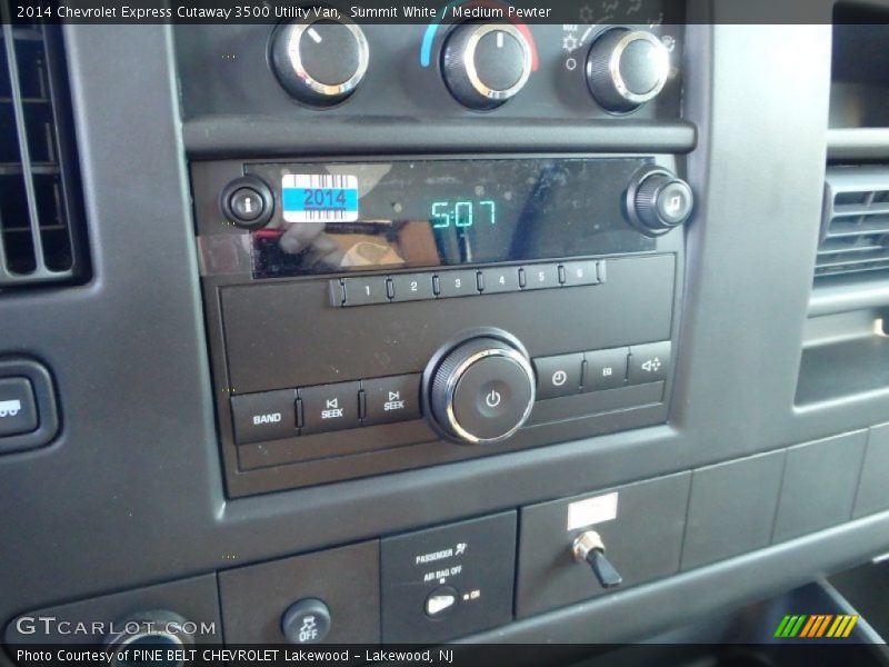 Summit White / Medium Pewter 2014 Chevrolet Express Cutaway 3500 Utility Van
