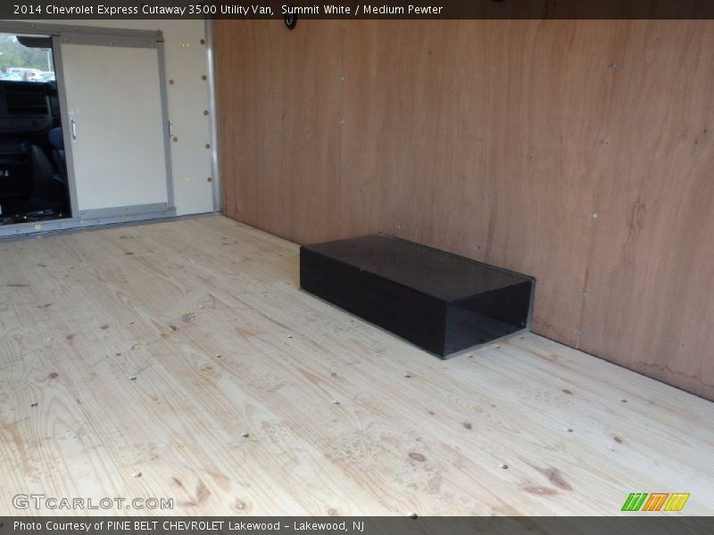 Summit White / Medium Pewter 2014 Chevrolet Express Cutaway 3500 Utility Van